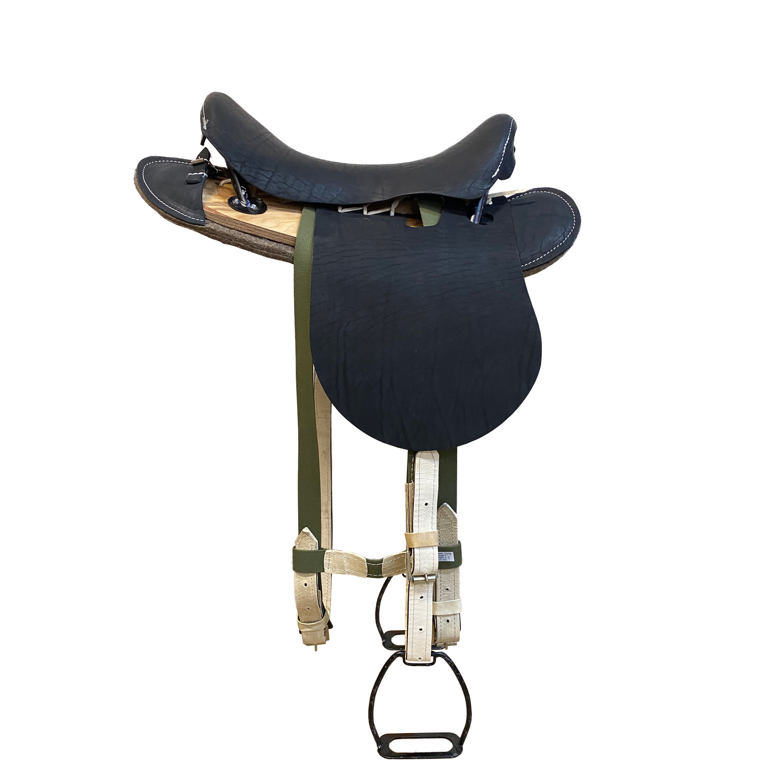 Седло кавалерийское без потника и оголовья